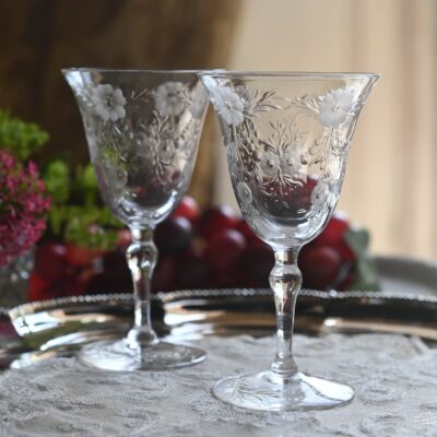 イギリスのアンティークグラスに何を入れましょう?